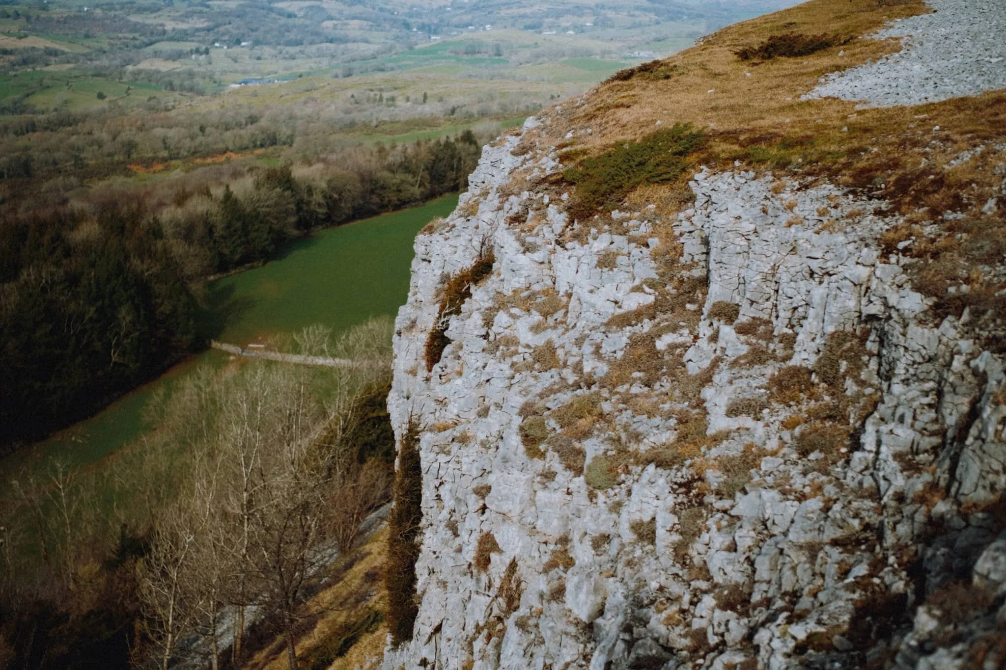 The cliffs of Scout Scar south of Hodgson’s Leap are some of the most dramatic in this landscape. I wanted to emphasise the sheer drop towards the valley floor.
