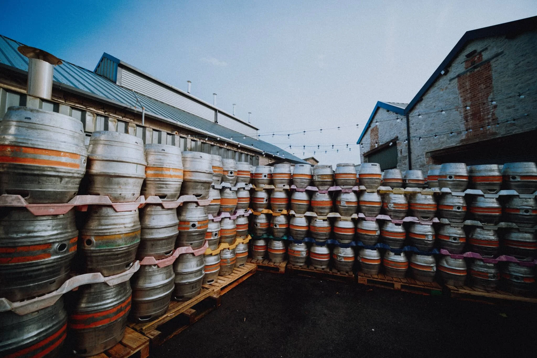 Lisabet queued up at Joey’s Café to get some tasty treats, so I went wandering around the area looking for compositions with my ultra wide 9mm lens.