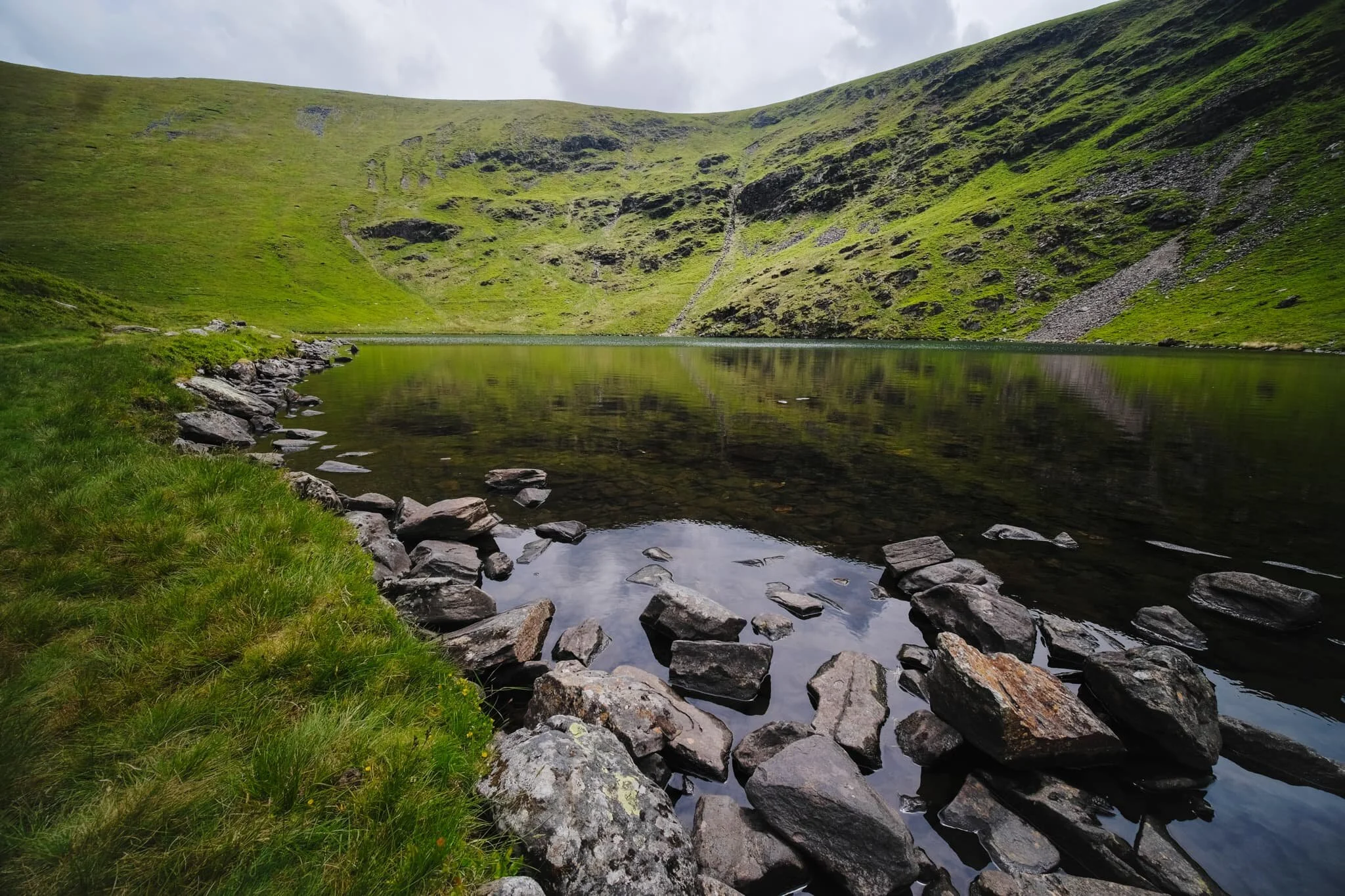 A wider view of Bowscale Tarn, surrounded by Tarn Crags. The summit of Bowscale Fell is just up and to the left.