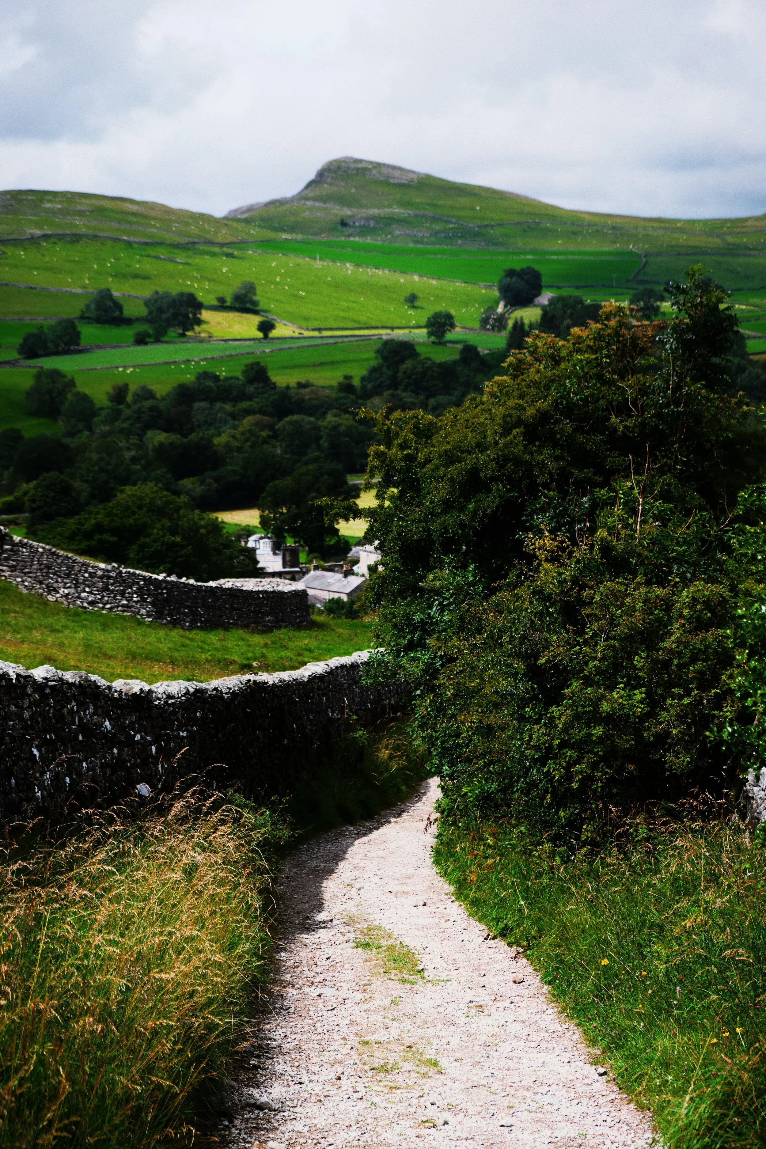  The &ldquo;nose&rdquo; in the distance is Smearsett Scar (363 m/1,191 ft). 