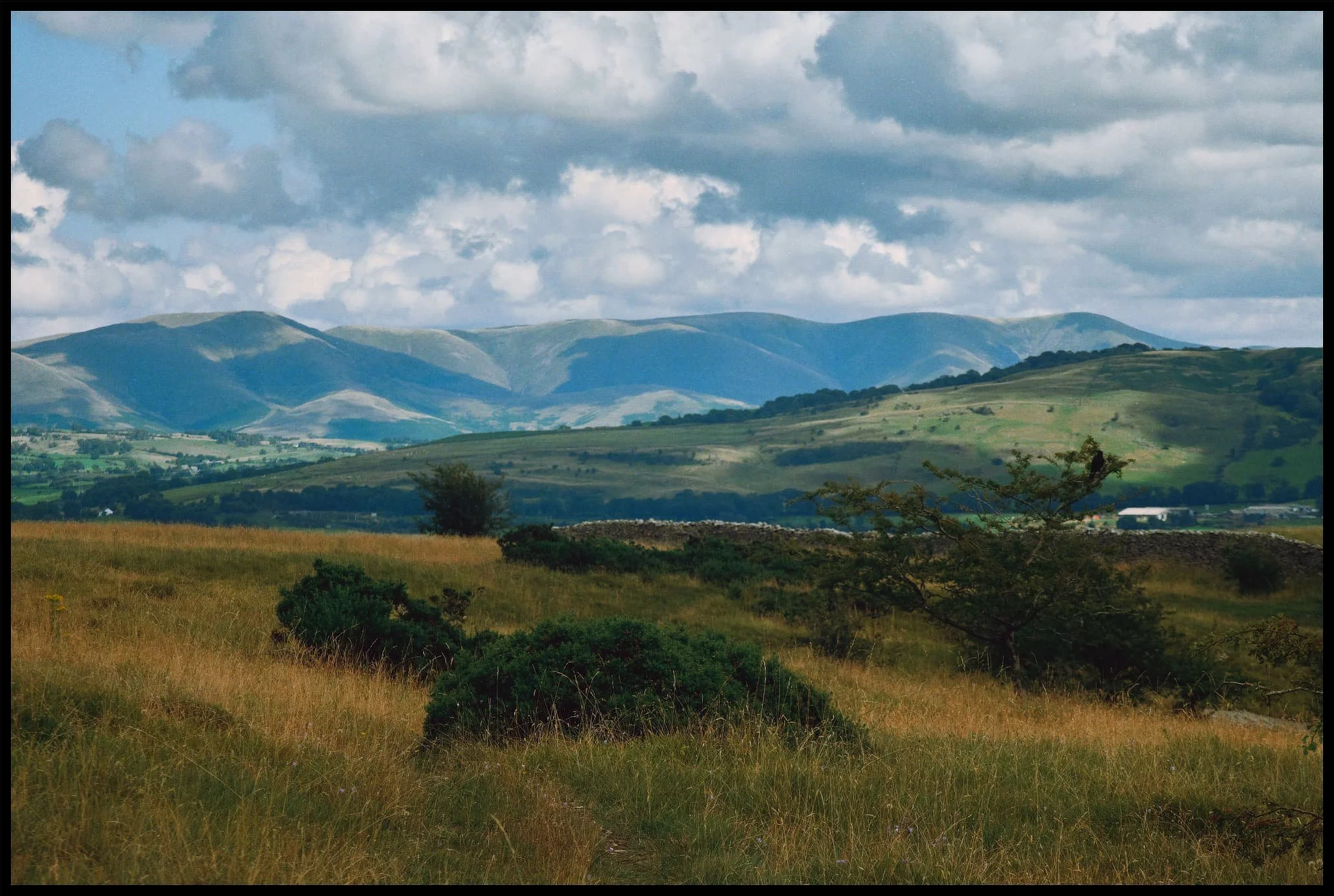  The views heading back east ain&rsquo;t too bad either. Nearest, to the right, is Benson Knott, and in the distance are the beautiful Howgills. 