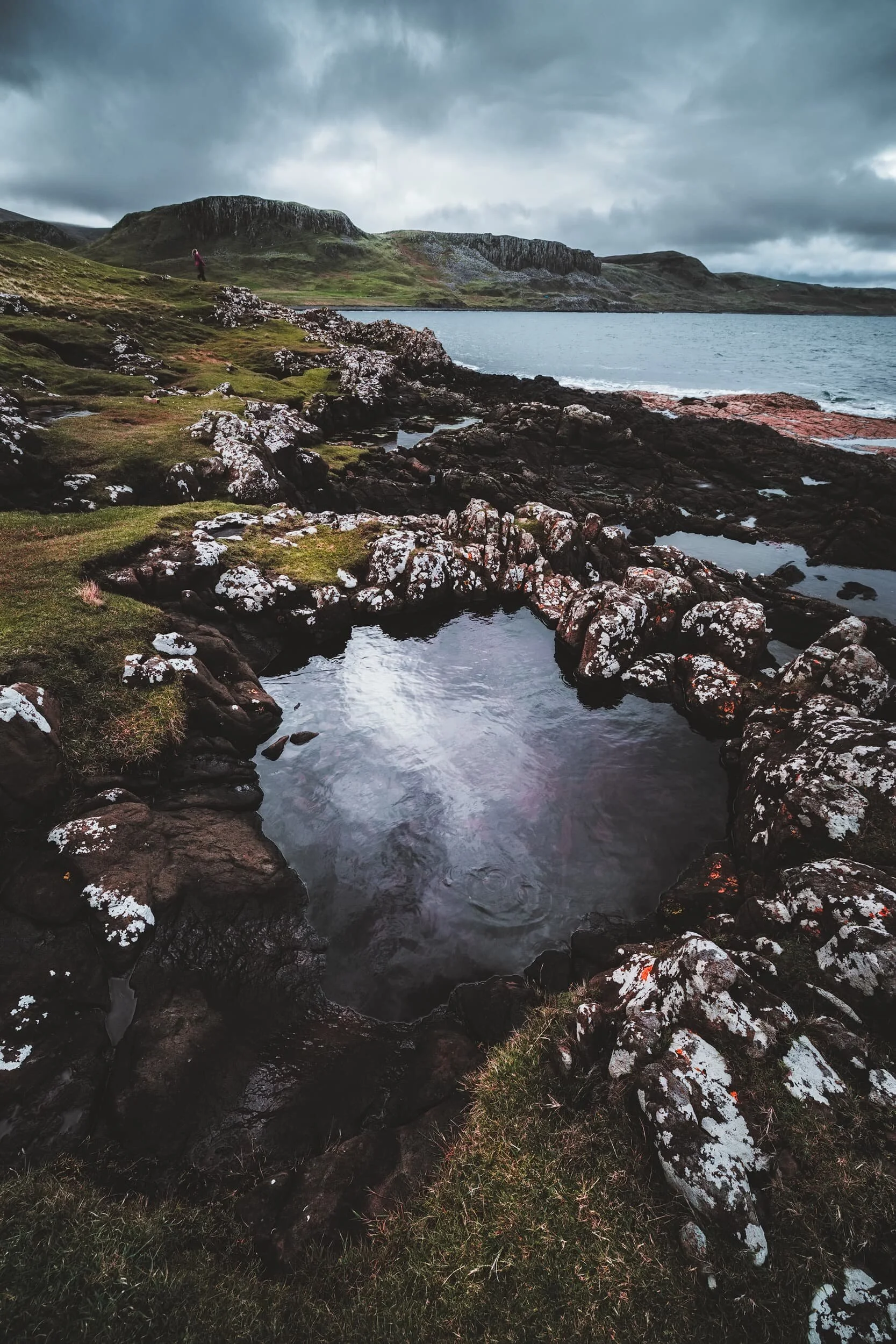 Beyond the promontory of Duntulm Castle the coast branches out into a variety of pools, shelves, platforms, clints and grikes called Ru Meanish .