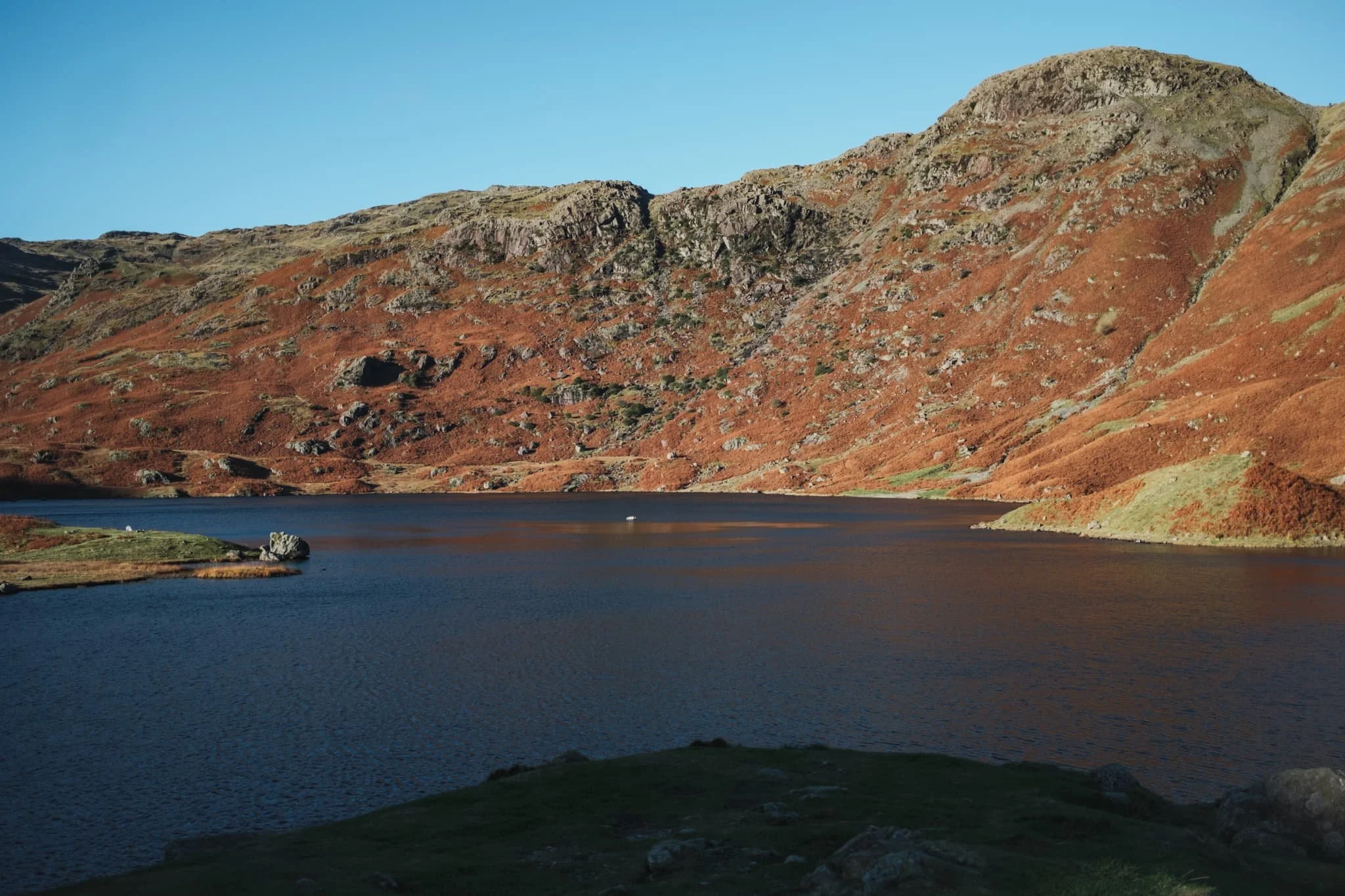  Tarn Crag and Slapestone Edge plunge directly into the deep, dark, and cold waters of Easedale Tarn. Fancy a swim? 