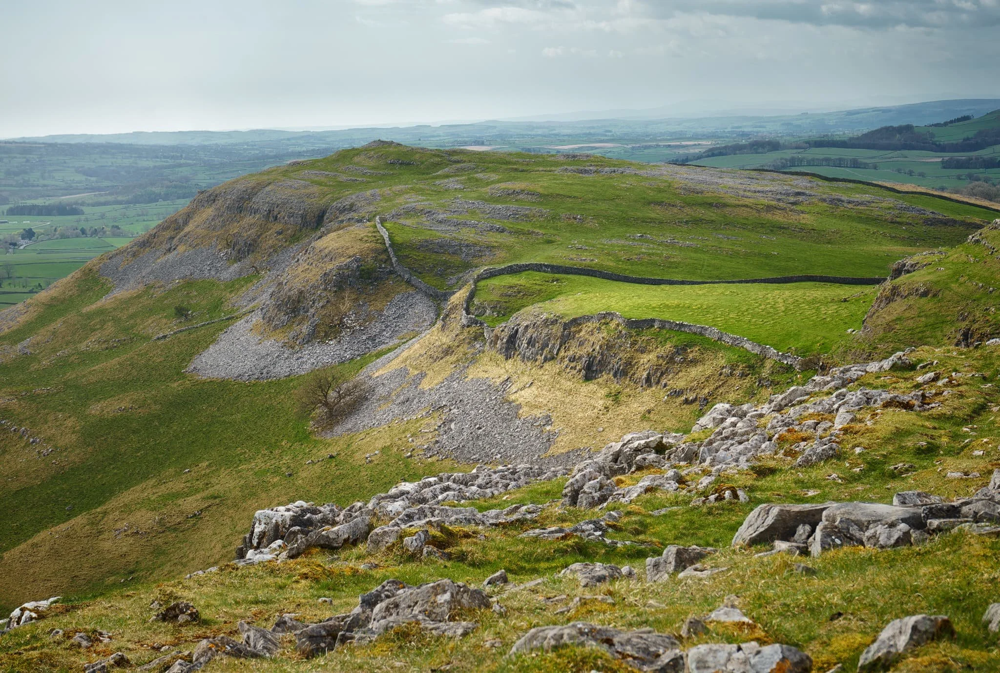 From the summit of Smearsett Scar, the full extent and shape of Pott Scar is revealed. The day was brightening up too, albeit with a haze.