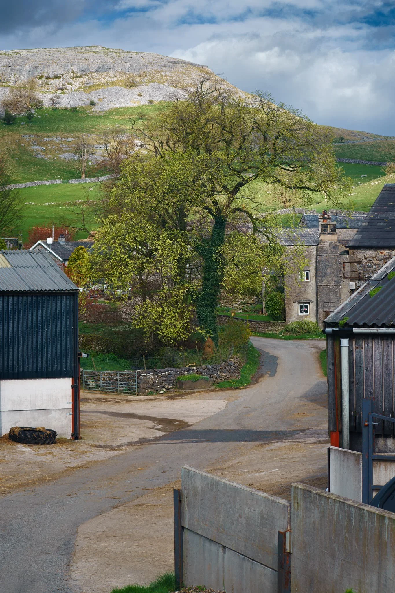 The single road that winds its way through Feizor.