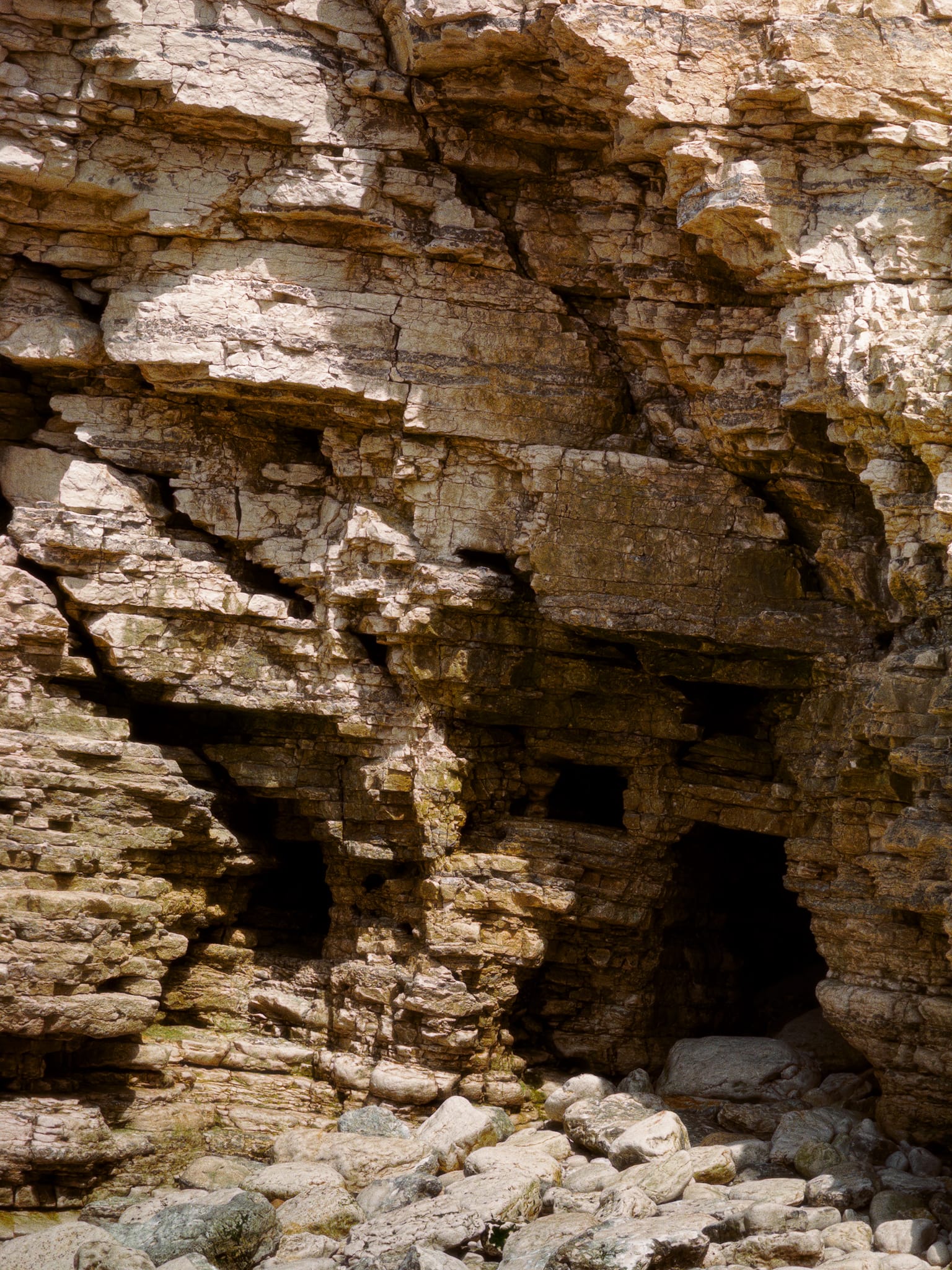 Almost looks like a little house made of Jenga blocks, dunnit? Just one of many caves along the eastern cliffs of North Landing.