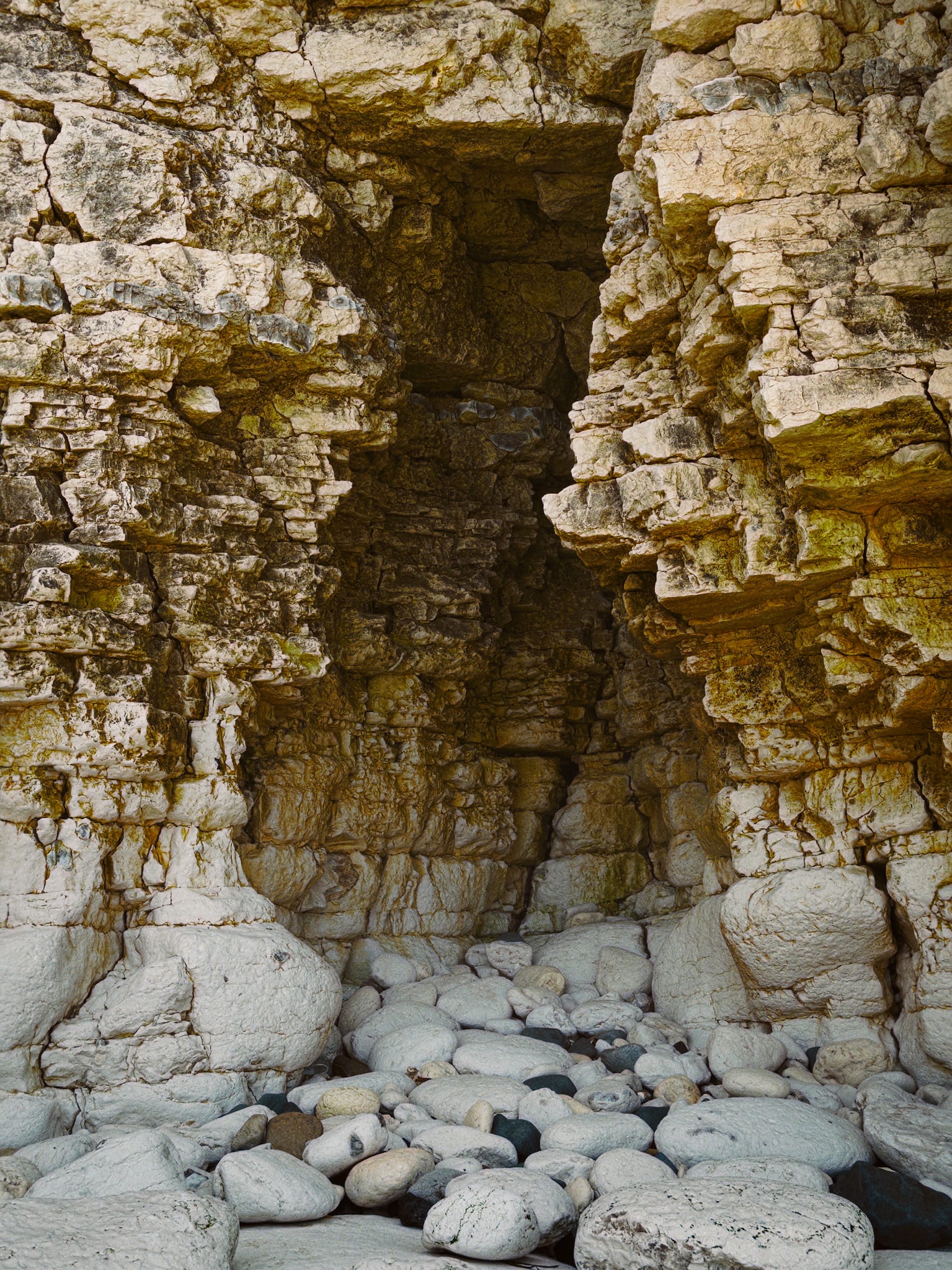 A secret little inlet within Thornwick Bay. I found the transition from smooth, sculpted rocks at the bottom to block-like structures above fascinating.