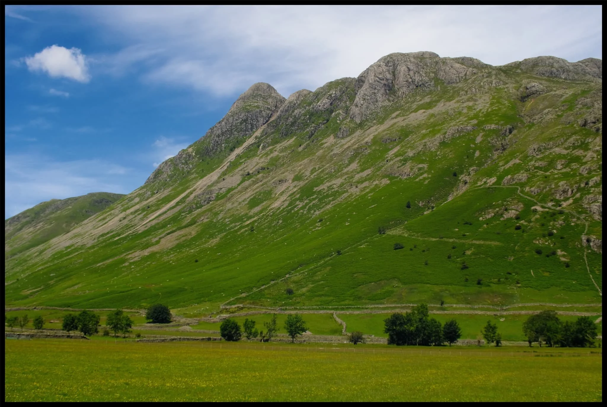  The western aspect of the Langdale Pikes peaks at Pike o&rsquo; Stickle (709 m/2,326 ft), before dropping sharply down to the valley floor. 
