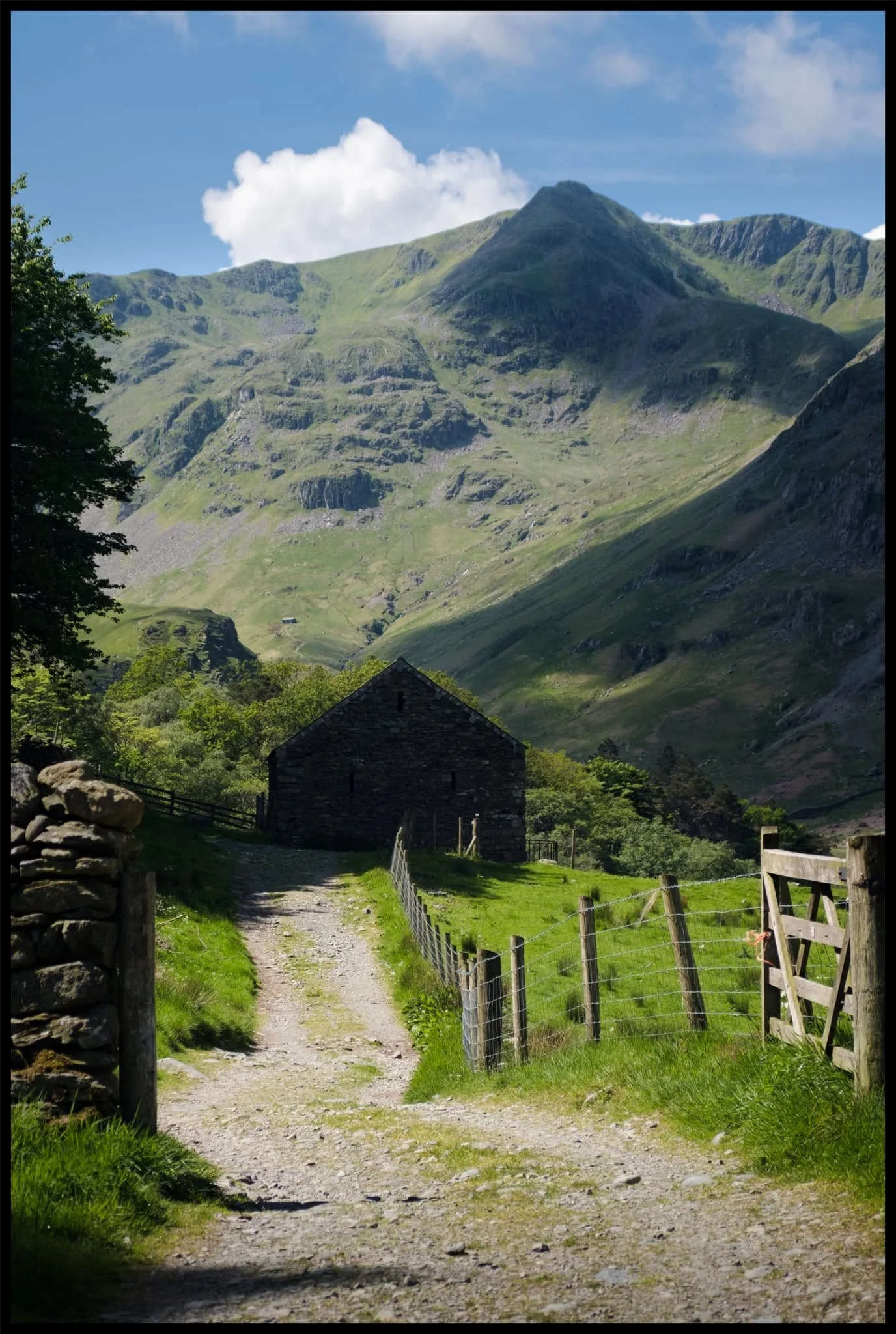  At Elmhow Farm, a composition catches my eye. A small barn fell into shadow, and I notice the similarity of its silhouette with the peak of Dollywaggon Pike above. A connecting shadow cast by the passing clouds completed this composition. 