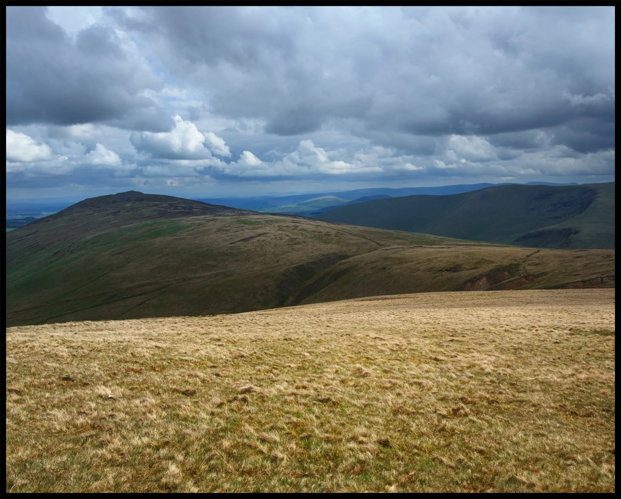  Even more stunning views to the east. To the left is Carrock Fell, and to the right are the crags of Bowscale Fell. 