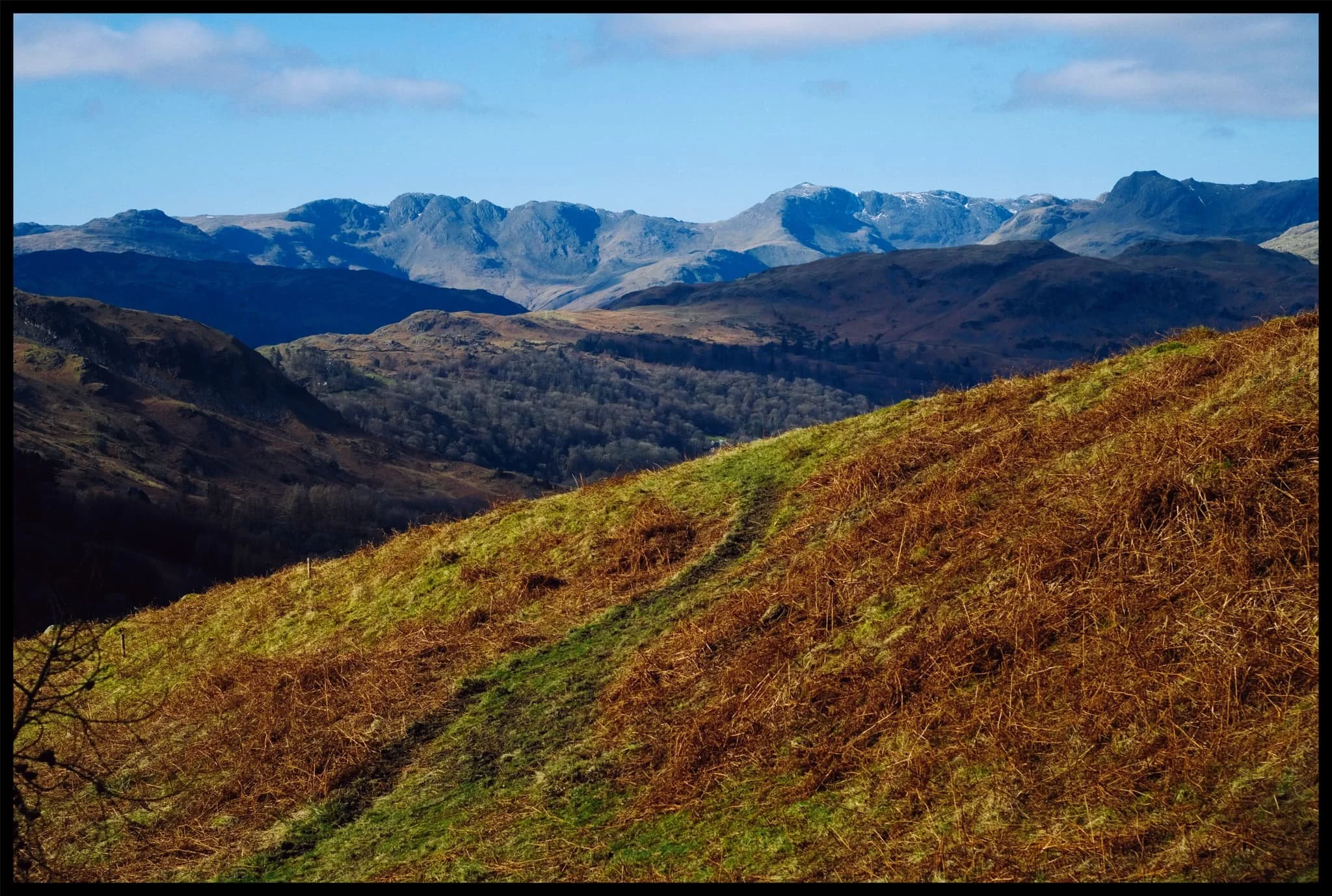  A minor sheep track branches off the main trail, heading towards Nab Scar. The skyline of the fells is impossible to resist a photo. 