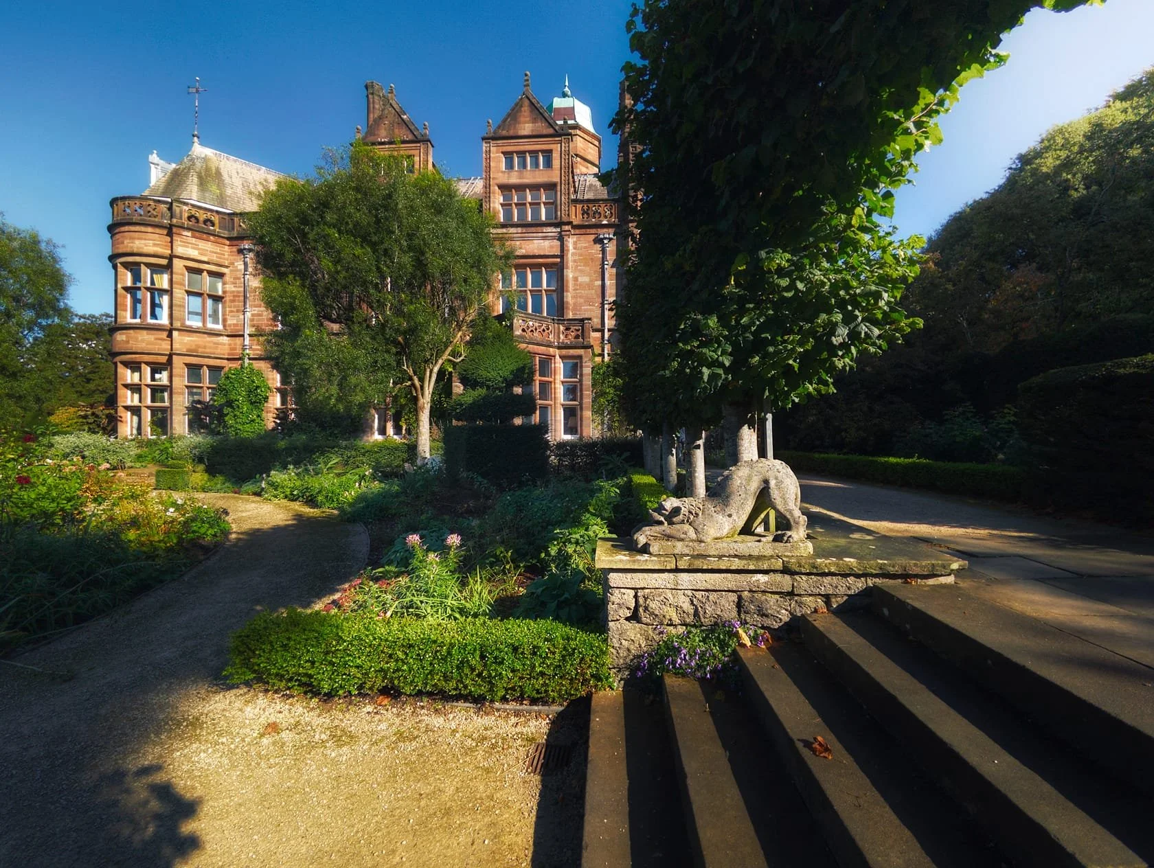  Time to visit the gardens, which you can immediately tell are immaculately groomed. 