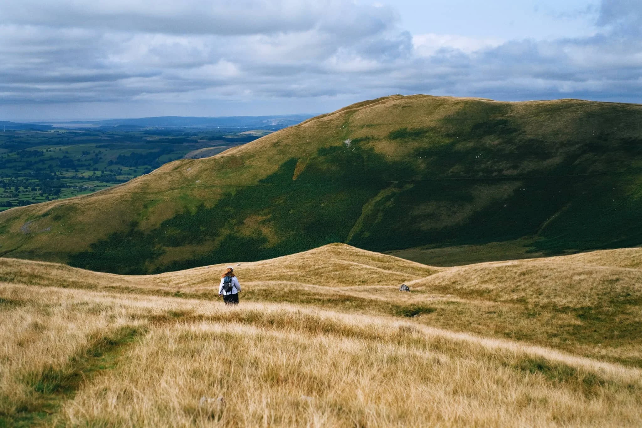  It was time to come off the Howgills, Lisabet leading the way ahead. We decided on the Soolbank route off Crook, heading down into Settlebeck Gill. 