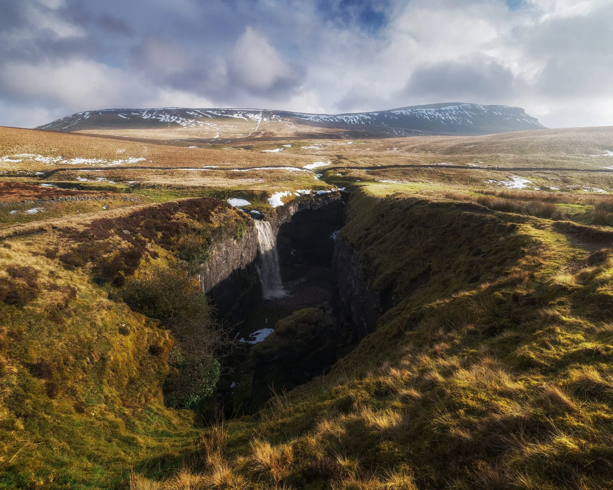 And there she is, finally ticked off my bucket list. England’s largest natural hole, Hull Pot, with Hull Pot Beck tumbling down 60ft into the chasm. As mentioned before on this blog, Hull Pot is a large cave where the roof has collapsed, which has resulted in this massive chasm below Pen-y-Ghent. With my ultra-wide 14mm equipped, I was able to capture the entire scene.