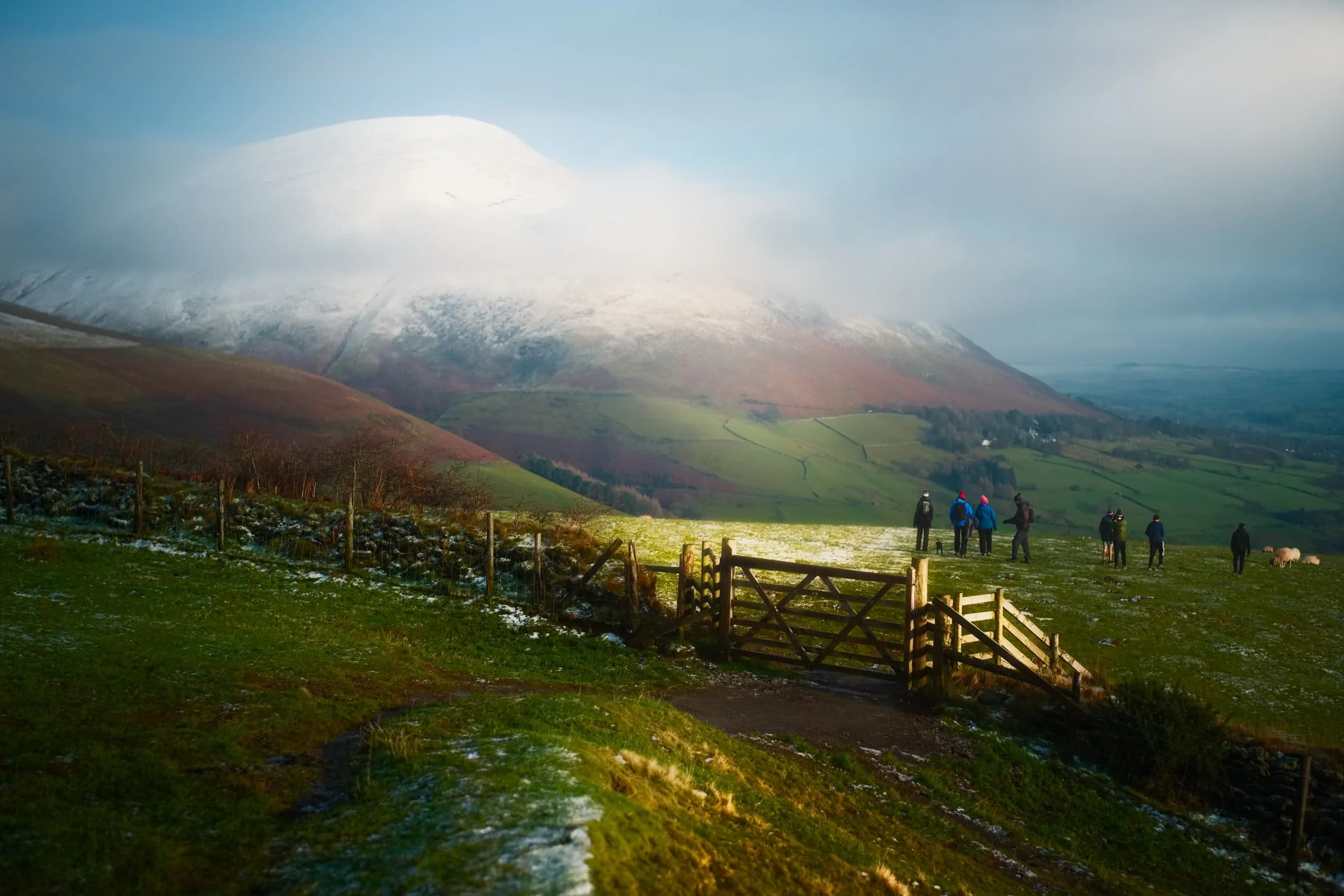 Away from the sun we continued on the summit track back down Latrigg’s eastern shoulder, affording us wonderful views of a snow-clad Blencathra (868 m/2,848 ft). More mist streamed in to partially obscure the views of the mighty fell.