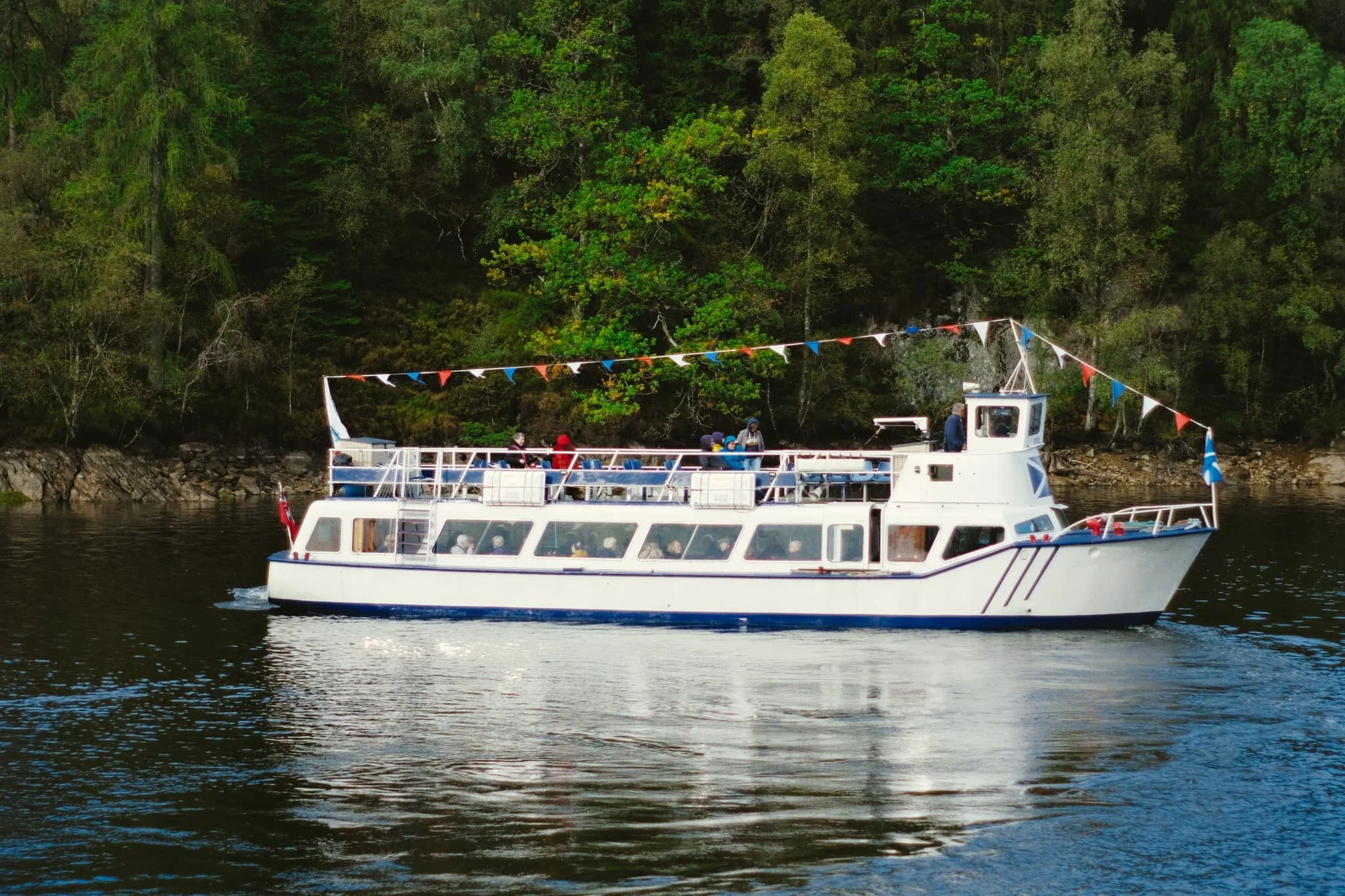  Y&rsquo;know what&rsquo;s better than a boat? A boat with  bunting . 