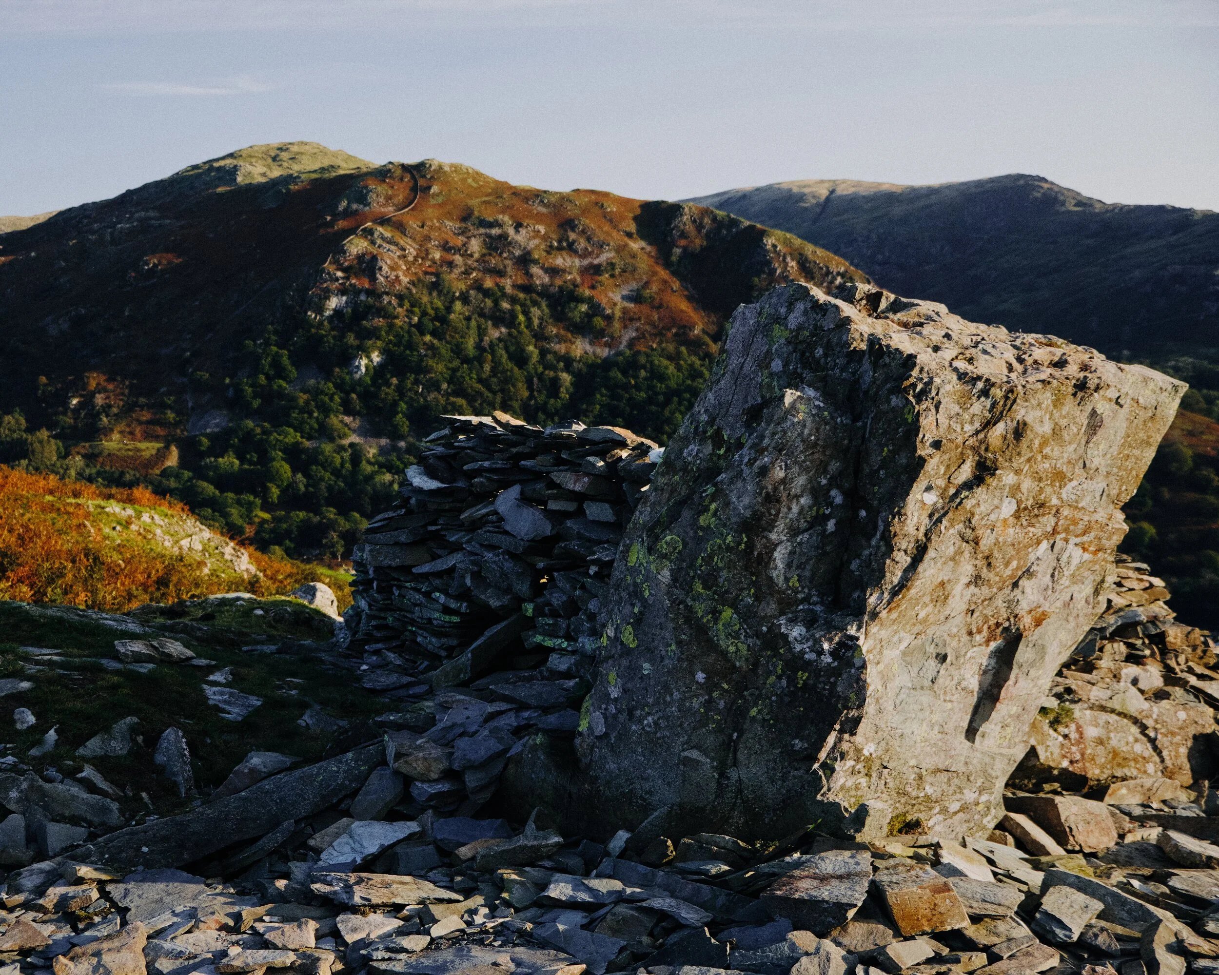  Near Loughrigg&rsquo;s northeastern slopes you can find increasing evidence of quarrying. Here we found a deposit of slate, forming a little mound of its own. 