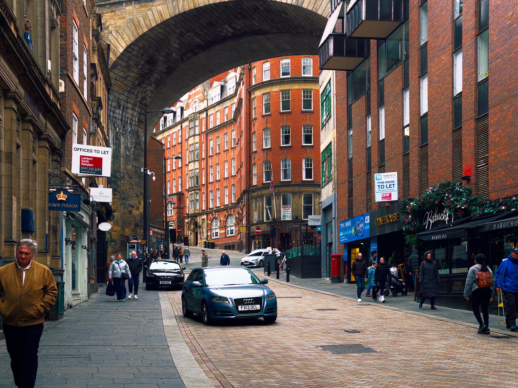 Heading back up Dean Street from Quayside, again the huge archway of High Level Bridge stops me in my tracks and gives me steampunk vibes.