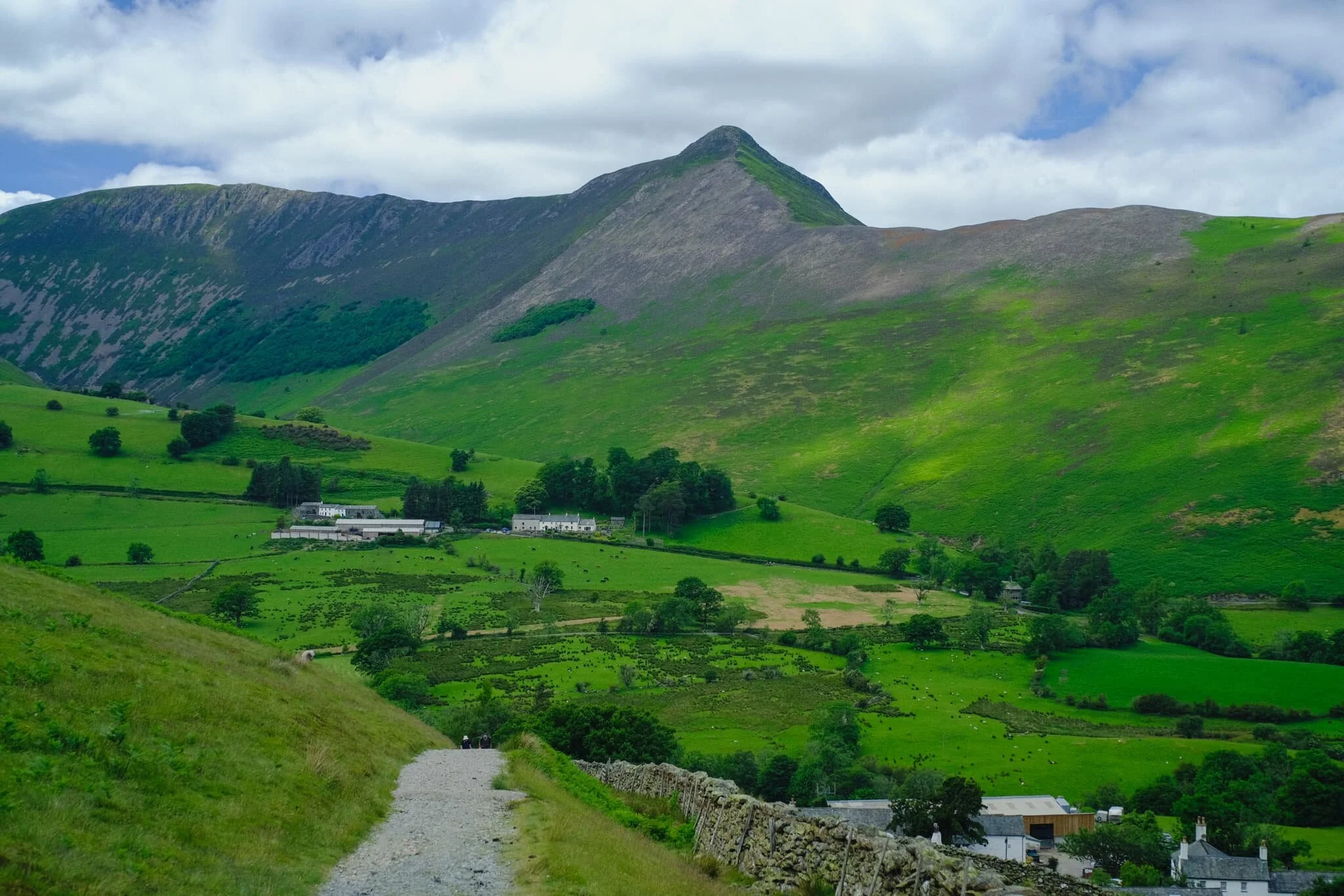  We followed the trail through the old mines and onward towards Little Town. Ahead of us, Ard Crags&rsquo; (581 m/1,906 ft) pointy profile is revealed. But what I&rsquo;m looking for is just around the corner of High Crags… 