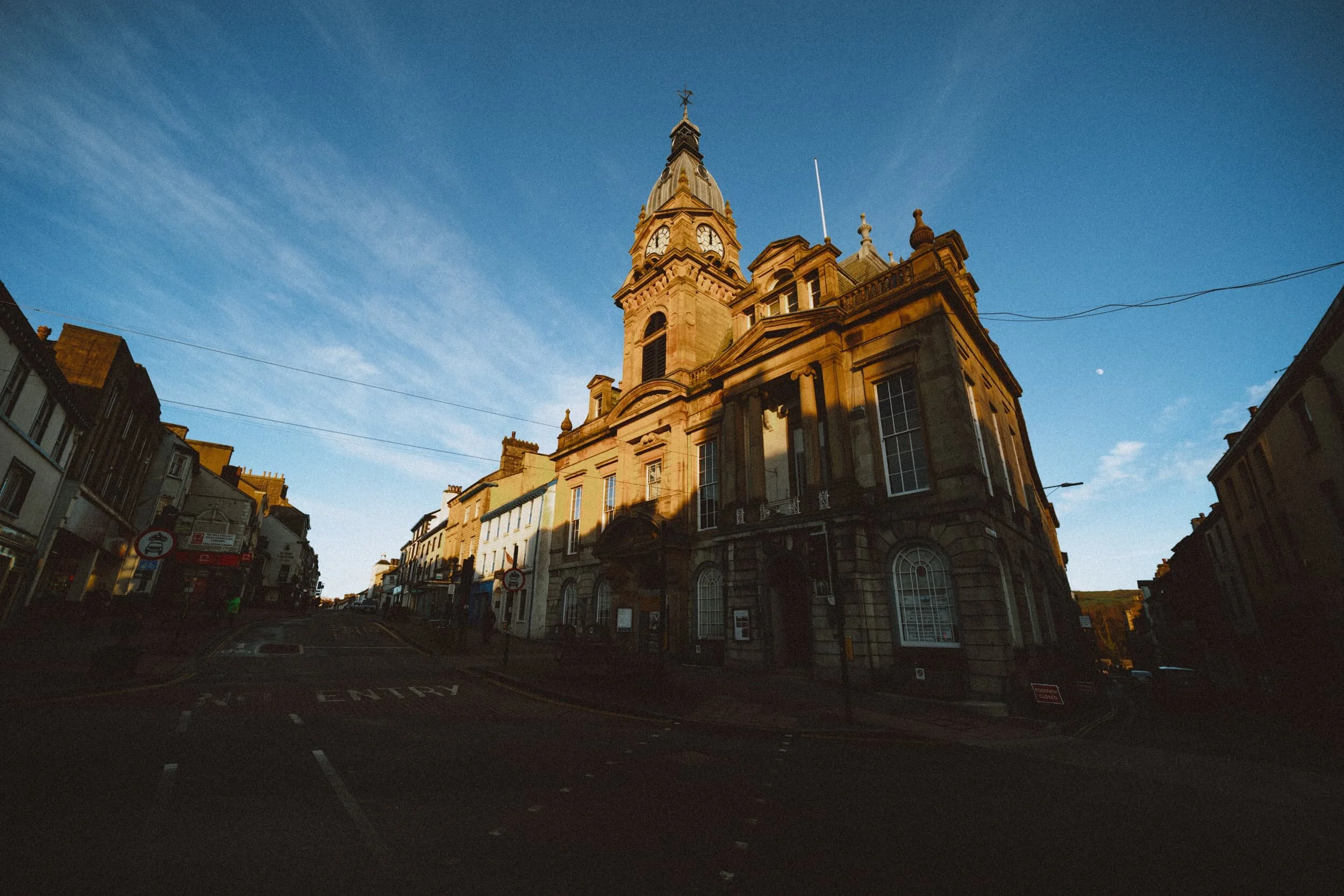  If I&rsquo;ve got my 9mm ultra-wide lens with me I rarely resist a composition of Kendal town hall. 
