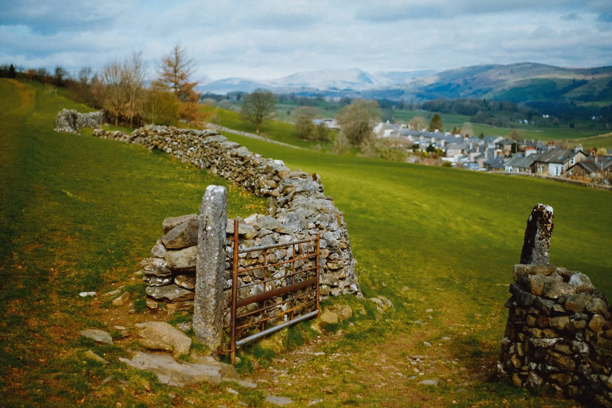  Another favourite composition of mine I can rarely resist. Give me dry stone walls, an open gate, and an all-encompassing view. 