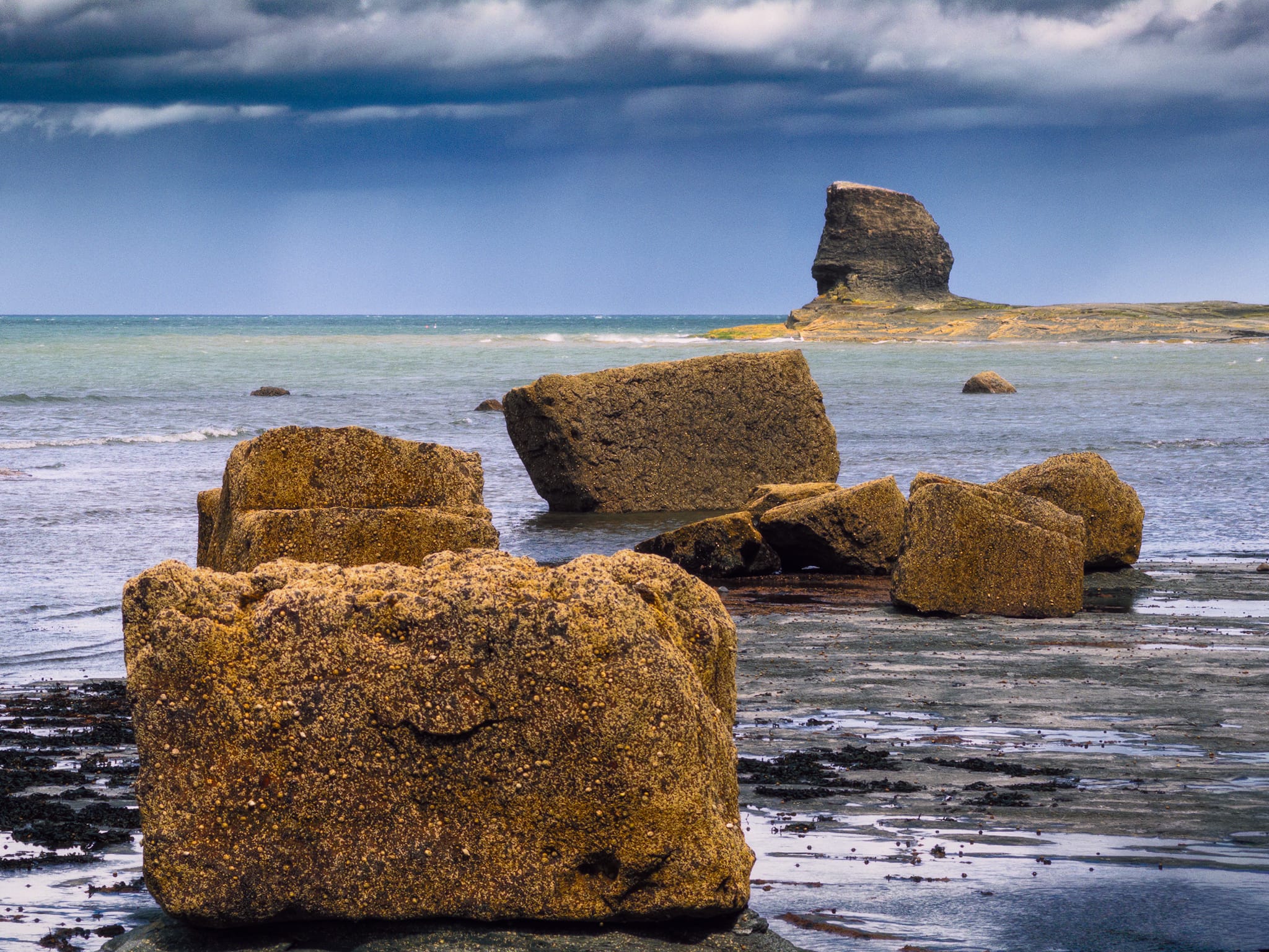 Upon dropping down into the bay via the steep cliff path, I immediately made a beeline towards Black Nab beneath the bay&rsquo;s southeastern cliffs. I knew the tide was out and starting to come in, so I endeavoured to &ldquo;nab&rdquo; as many compositions near Black Nab as I could.