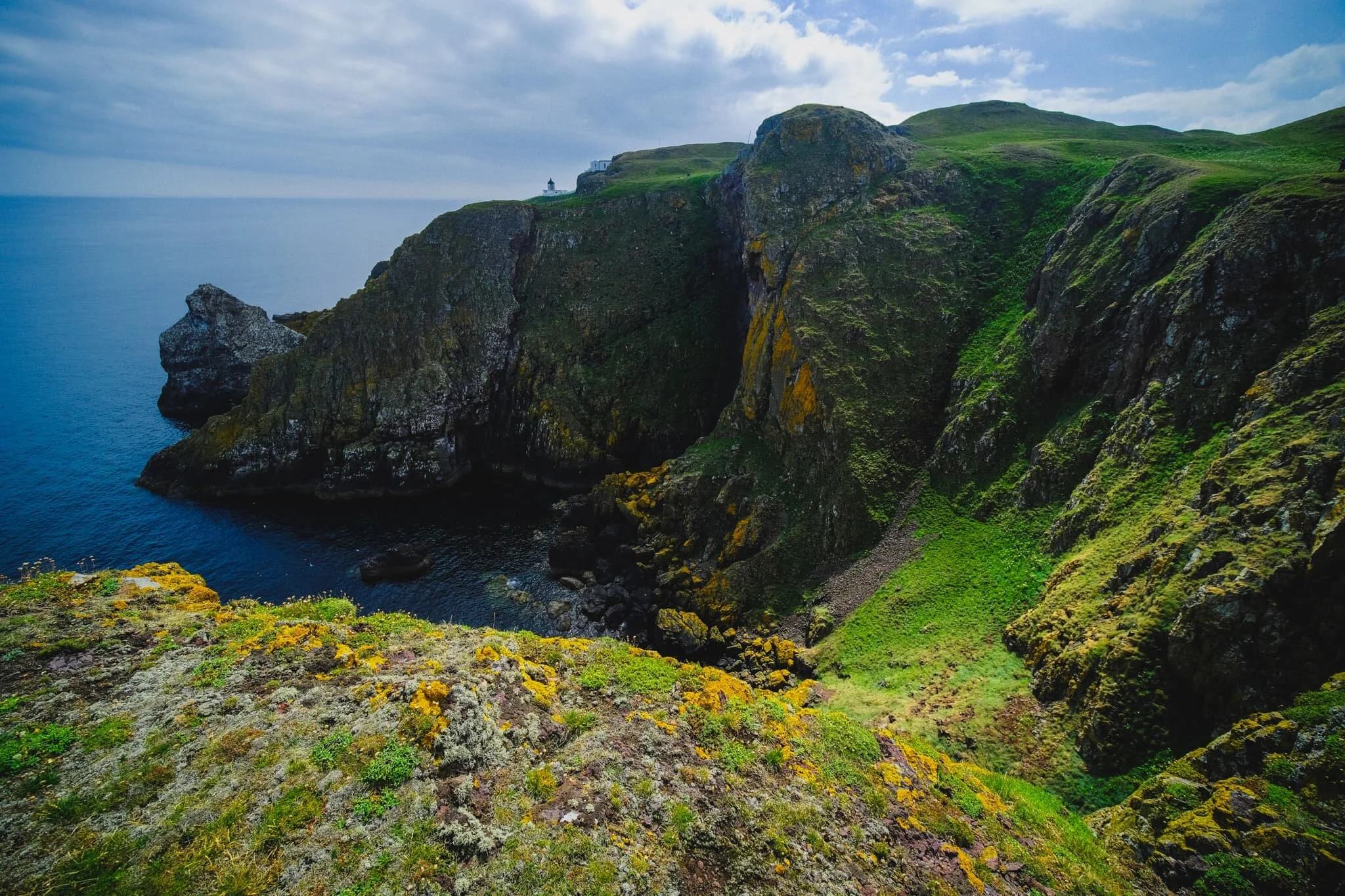  Further northeast along St. Abb&rsquo;s Head, I follow a spur out near the ruins of St. Abb&rsquo;s Nunnery, which enables me to view this open panorama of the sheer cliffs and St. Abb&rsquo;s Lighthouse. 