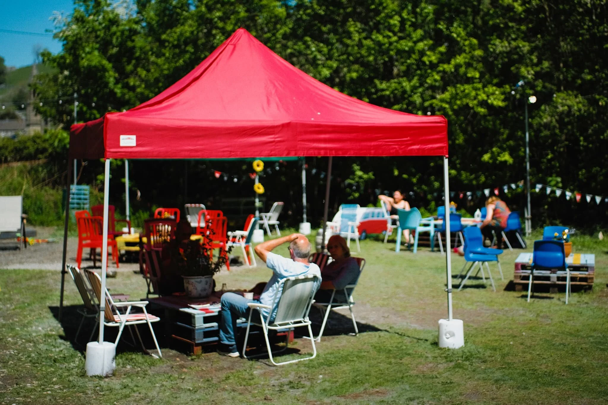  Before heading home, we stopped off at the gardens of Settle Victoria Hall for light refreshment, and to give them our support. 
