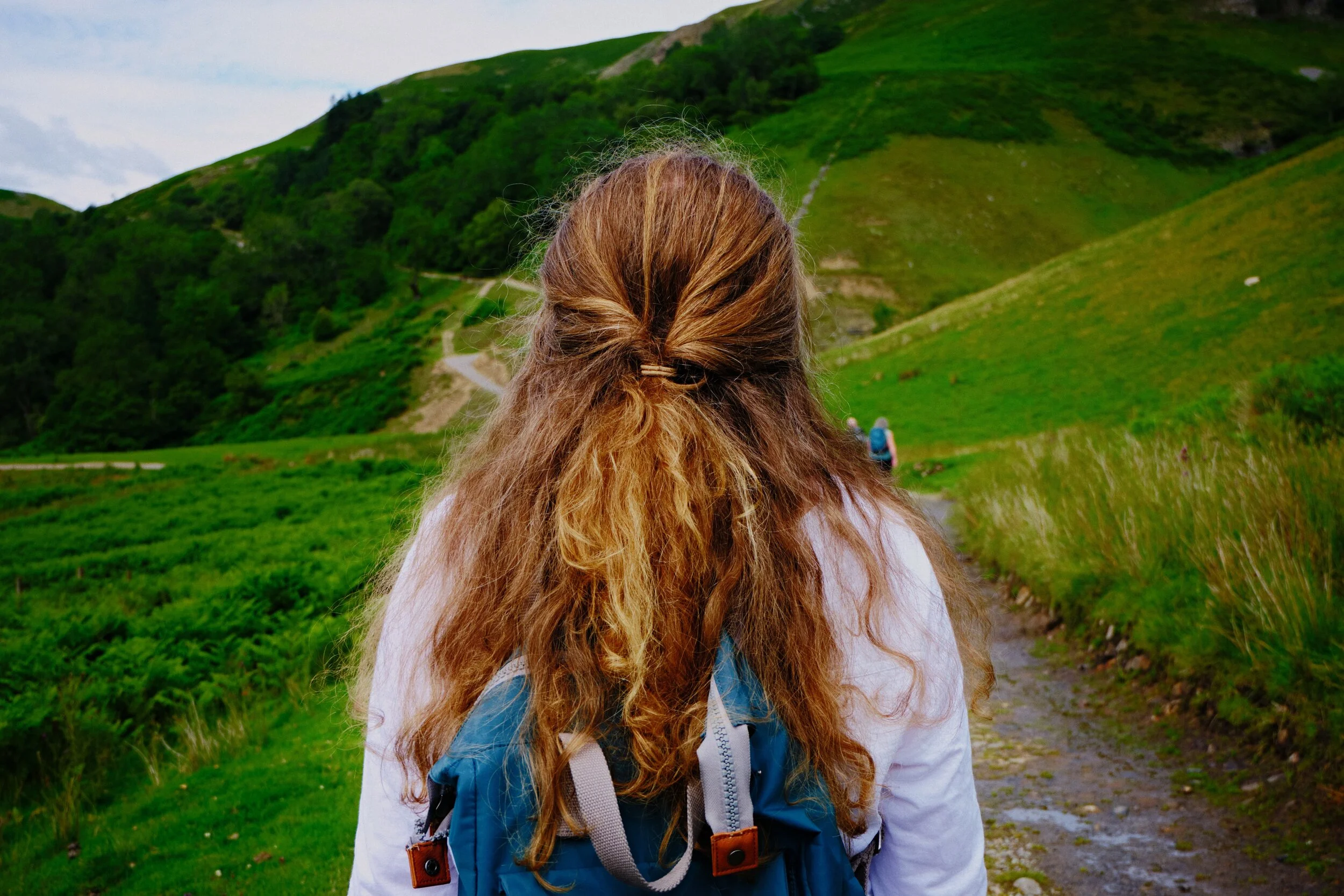  Lisabet&rsquo;s hair mesmerizes me. 