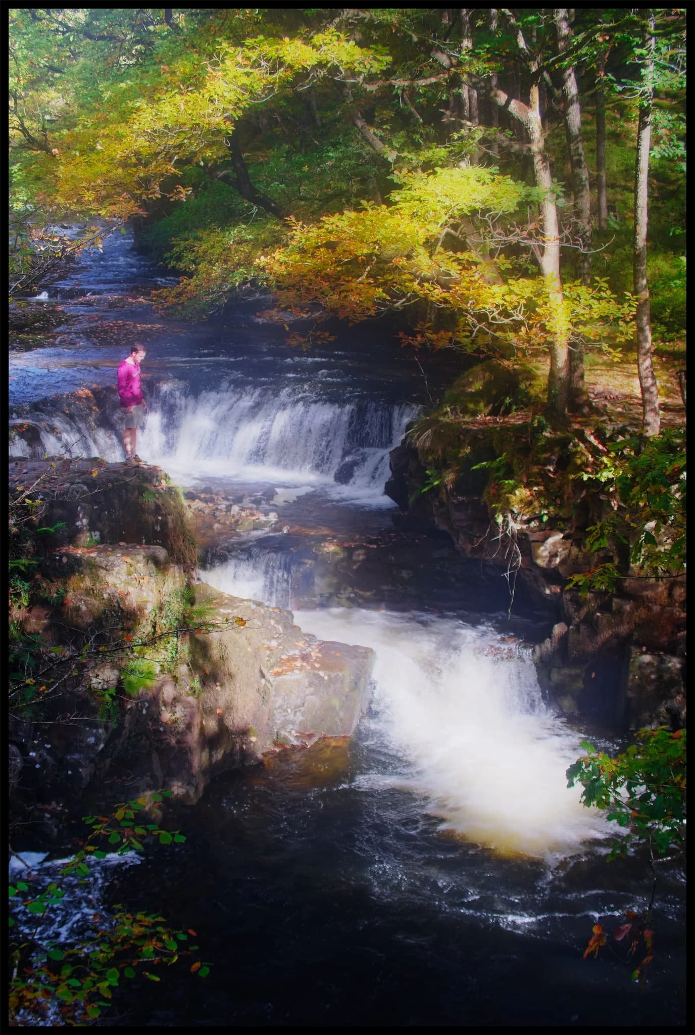  Further up the main gorge created by the River Neath (or  Afon Nedd ), a group of early-20s lads examined a potential swimming and diving spot. 