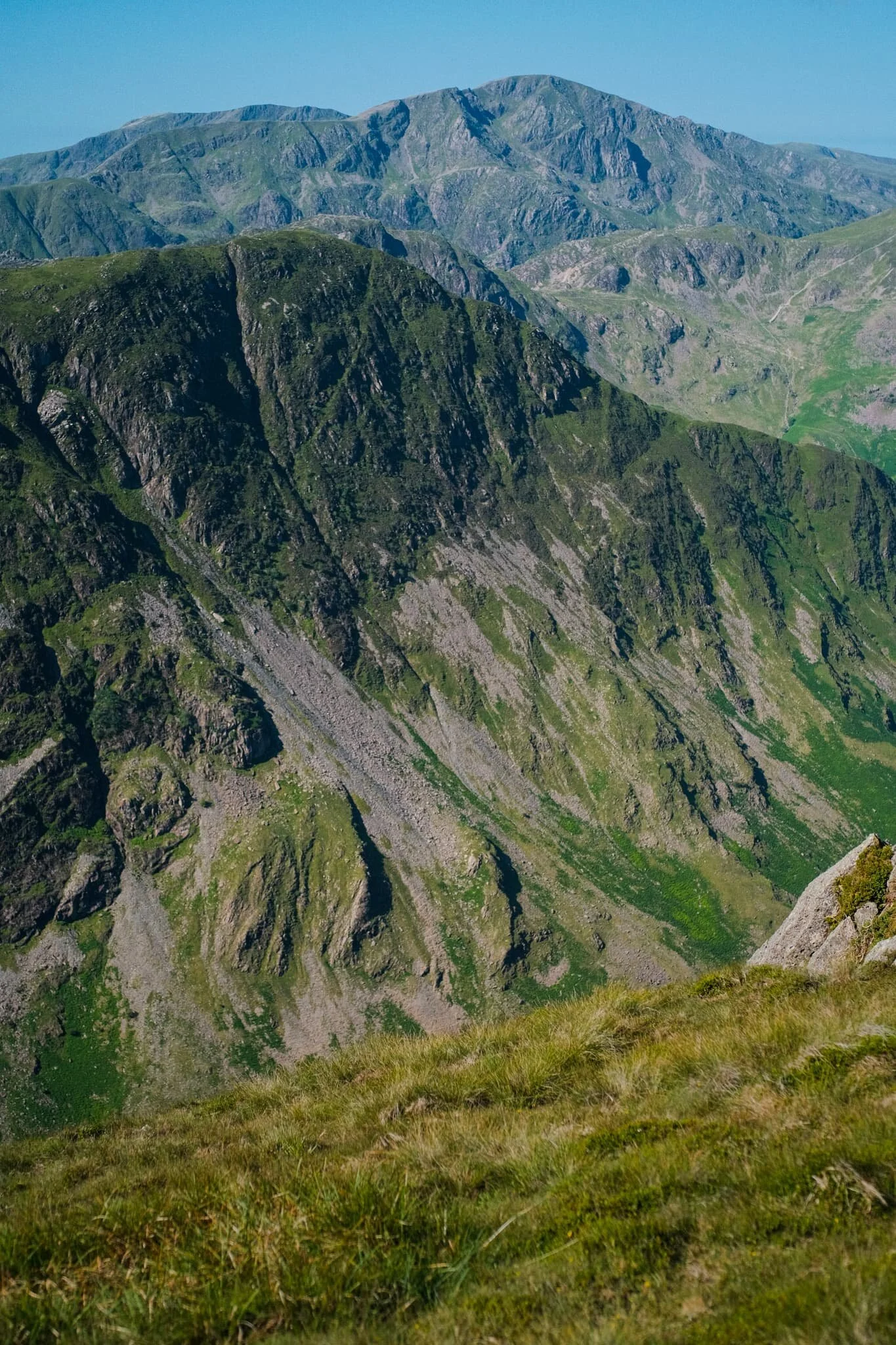 From Dale Head, there are unparalleled views towards the northern face of Fleetwith Pike and even, in the distance, mighty Pillar (892 m/2,927 ft).