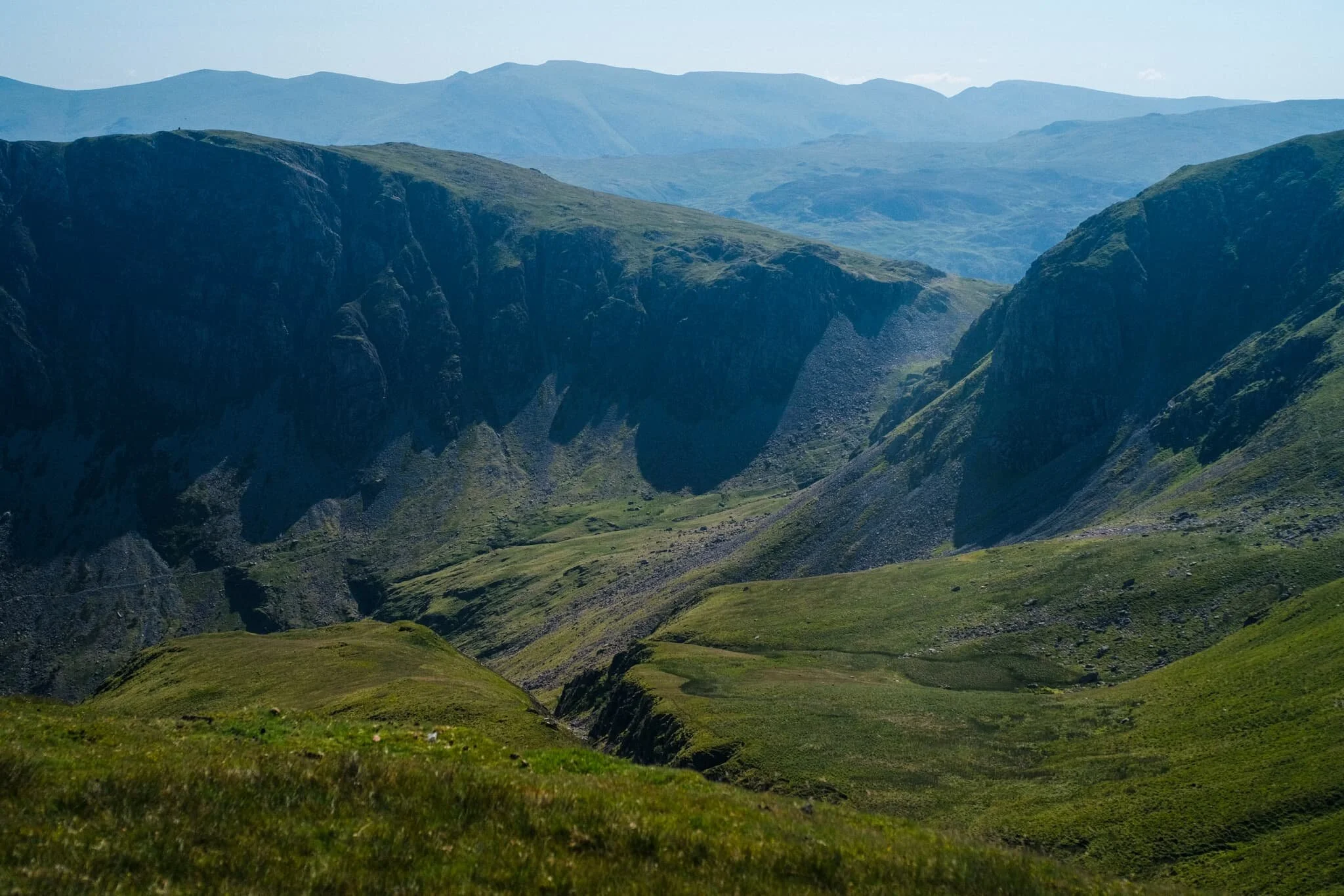 As we ascend Hindscarth, different views open up eastward. Below is Far Tongue Gill, to the right is Dale Head Crags, and left is Miners Crag and Red Crag of the High Spy/Maiden Moor ridge. In the distance, the Helvellyn range.