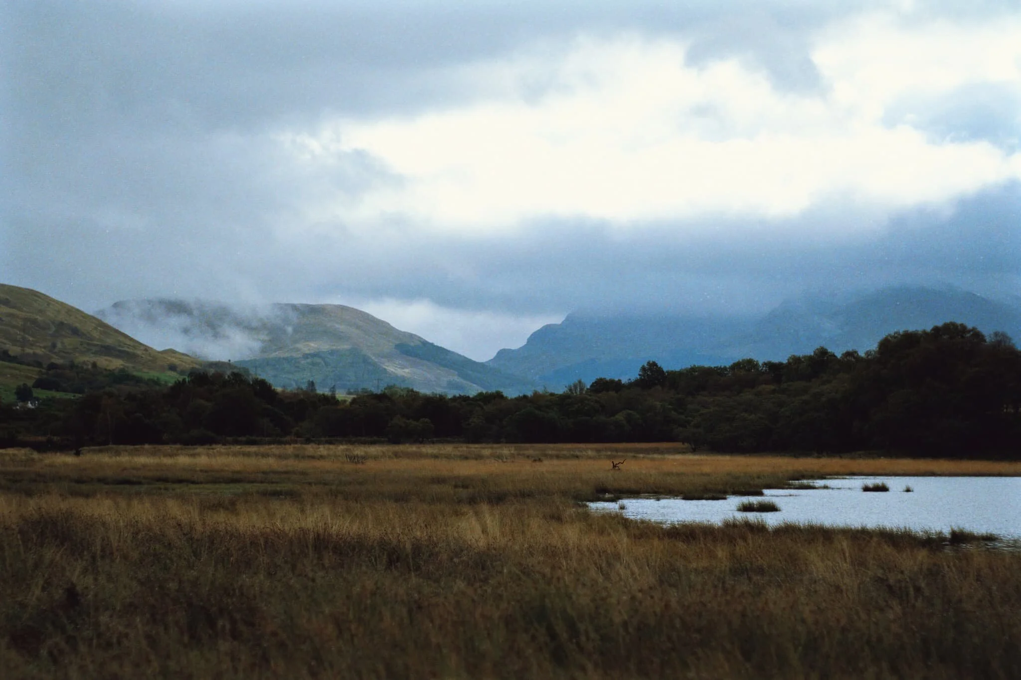  We walked to Kilchurn Castle for a closer look. As we neared the ruins, the view east briefly opened up and revealed the mountains around Ben Lui (1,130 m/3,710 ft), complete with swirling clouds. 