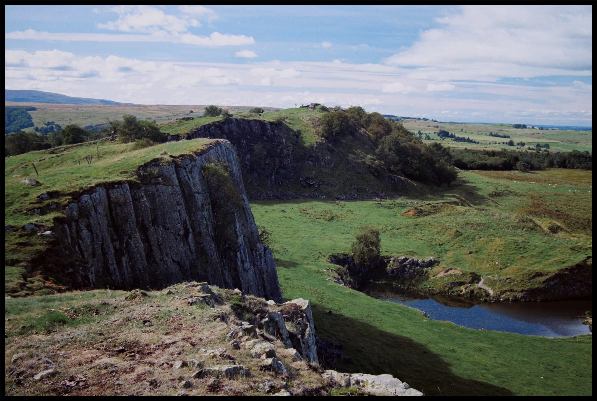 Looking back at our progress across the top of Walltown Crags, tracking the route where sections of Hadrian&rsquo;s Wall would&rsquo;ve been. Unfortunately, even in these hillier parts of the wall, sections are missing where they&rsquo;ve probably been dismantled for building material over the centuries by farmers and/or landowners. 