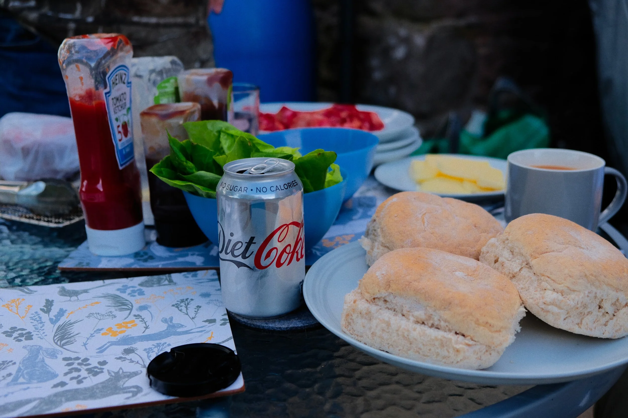  Let&rsquo;s eat! (Provia, ISO800, f/3.2, 1/250 sec. @ 27.7mm) 