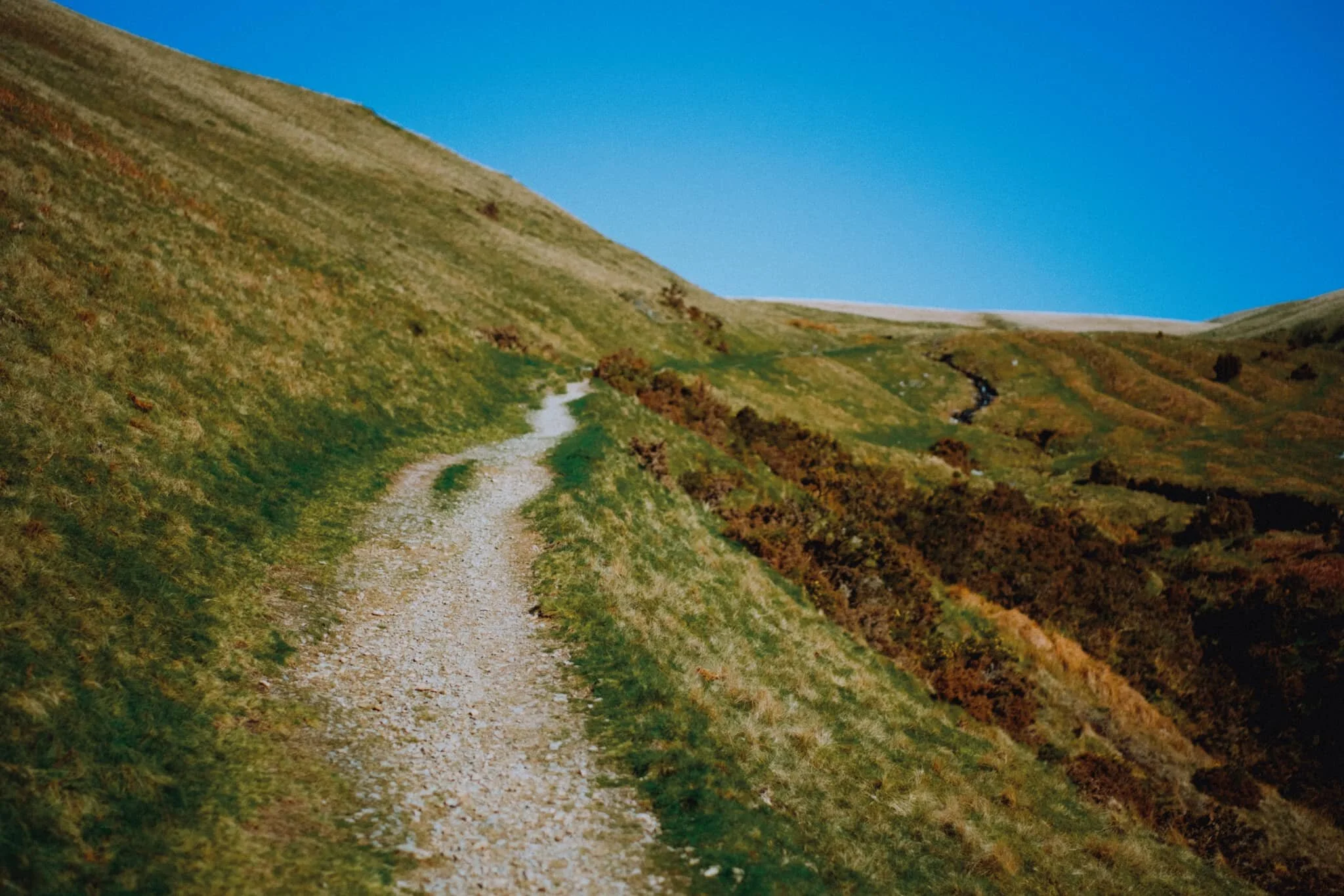 The way forward. Nary a cloud int’ sky.