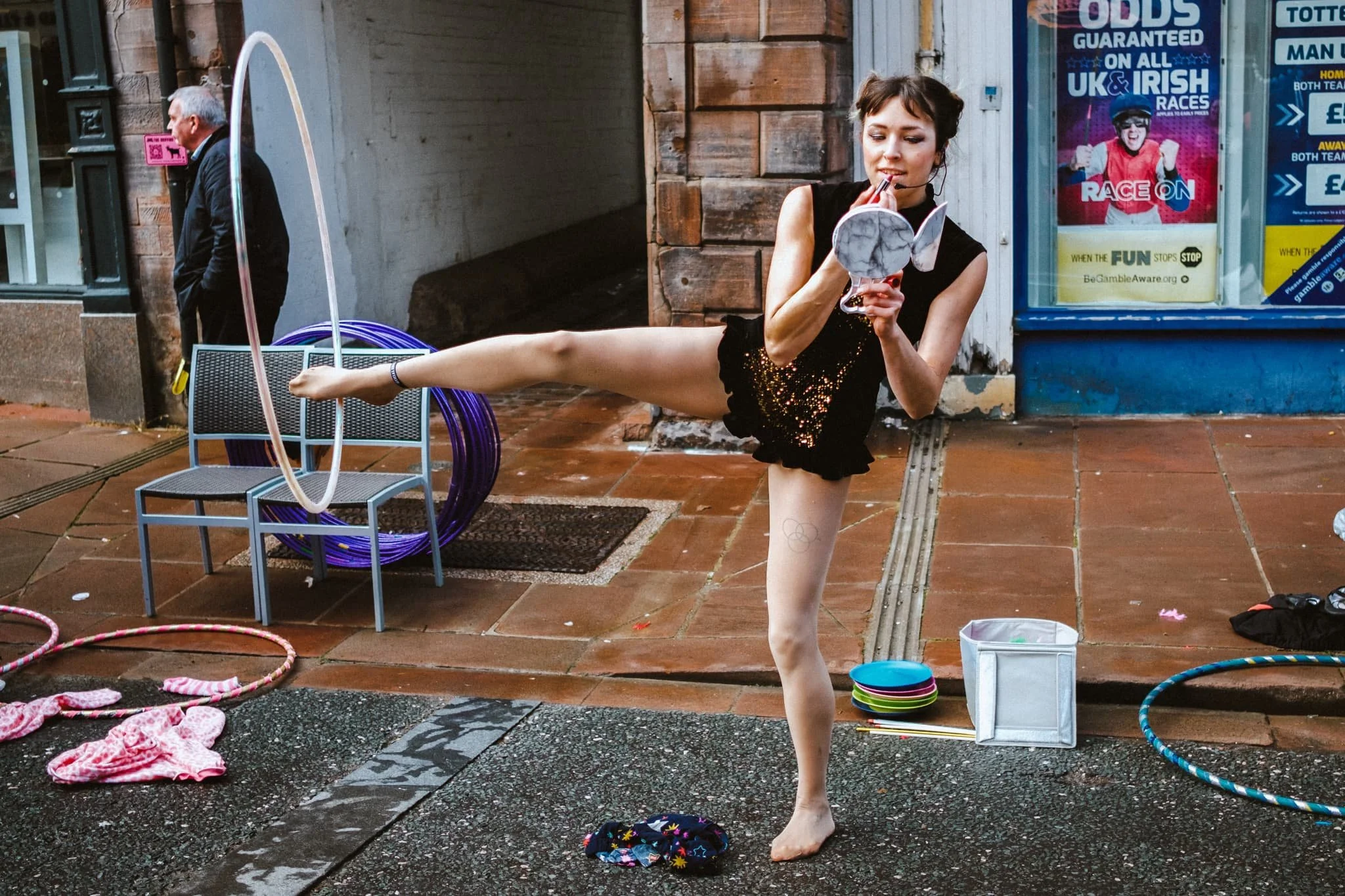  Applying makeup whilst hooping? Peasy. 