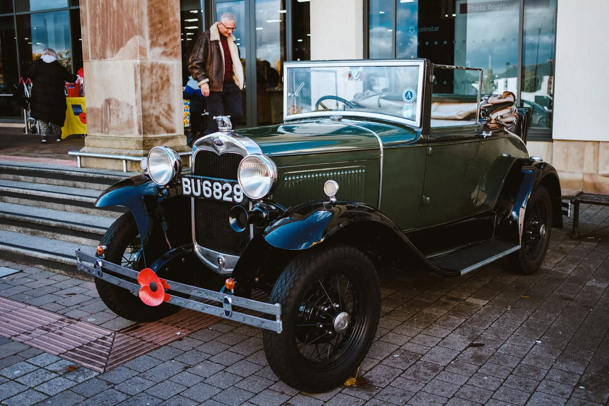  Next to the Sainsbury&rsquo;s supermarket, there was a display of classic cars that we unfortunately missed. 