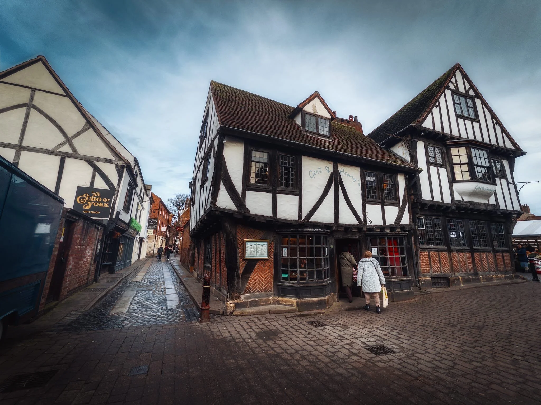 This old lovely building is 2 Jubbergate, originally built in the 1300s. The taller add-on was built in the 1600s. It’s now home to Gert and Henry’s restaurant.